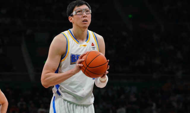 麻将胡了模拟器-存在感不强！周琦半场3投仅1中拿到2分4板 正负值+4