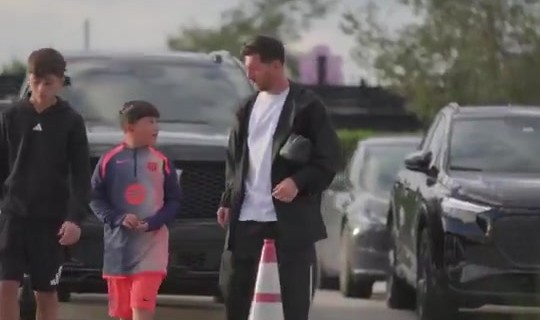 长成大小伙了！梅西带三个儿子去训练，13岁蒂亚戈和梅西差不多高